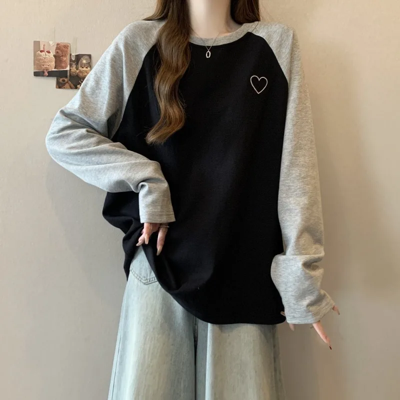 Loose Women's Clothing Autumn New Item Contrasting Long Sleeved T-shirt for Women Simple and Casual Sleeves Front Shoulder Top
Loose Women's Clothing Autumn New Item Contrasting Long Sleeved T-shirt for Women Simple and Casual Sleeves Front Shoulder Top