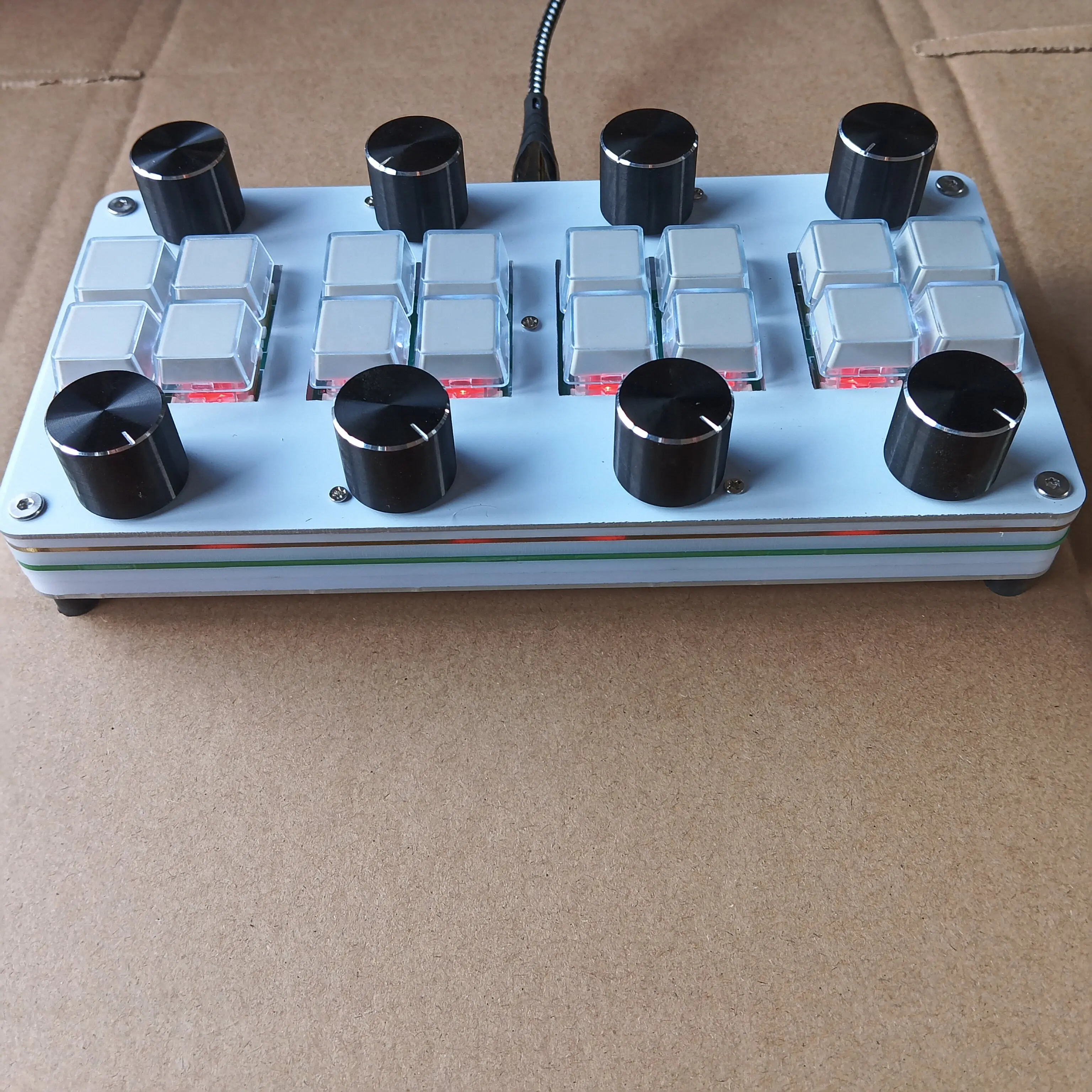USB MIDI Controller 8 Knobs 8 Buttons Programmable CC for Music Studio DAW Control Music Production
USB MIDI Controller 8 Knobs 8 Buttons Programmable CC for Music Studio DAW Control Music Production