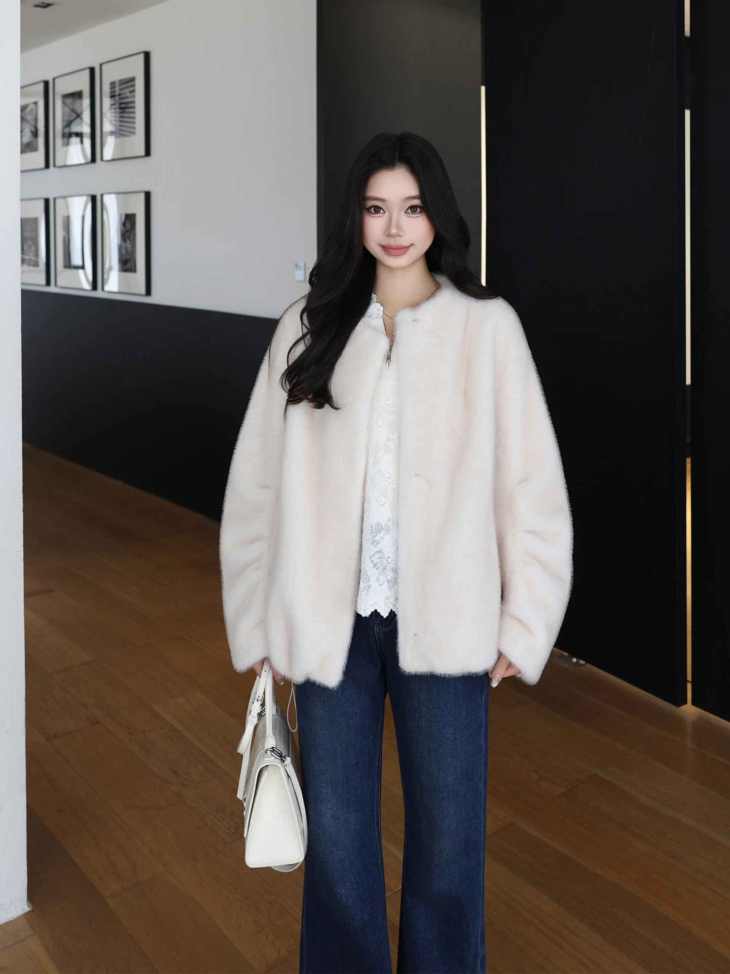 Thi Velvet ort Fur Jaet Women's Rare Fine Old Money Plu Fur Coat ME Winter Collection Straight Cut Loose Fit Coat
Thi Velvet ort Fur Jaet Women's Rare Fine Old Money Plu Fur Coat ME Winter Collection Straight Cut Loose Fit Coat