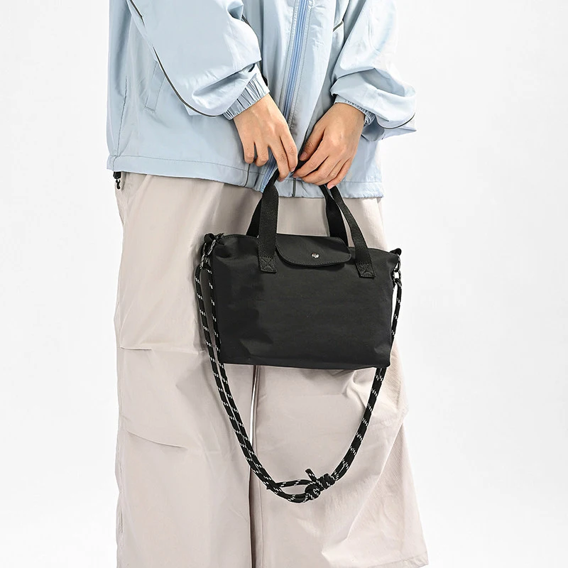 Small crossbody bag for women2026New casual lightweight waterproof nylon simple handbag small dumpling bag
Small crossbody bag for women2026New casual lightweight waterproof nylon simple handbag small dumpling bag