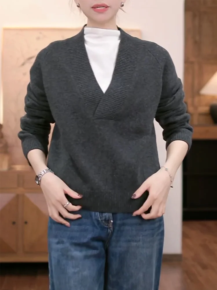 Deep ey V-Ne Knitwear Top Women's Slimming Korean Sle Autumn Winter New Arrival plus Size High-End Feeling Casual Commute
Deep ey V-Ne Knitwear Top Women's Slimming Korean Sle Autumn Winter New Arrival plus Size High-End Feeling Casual Commute