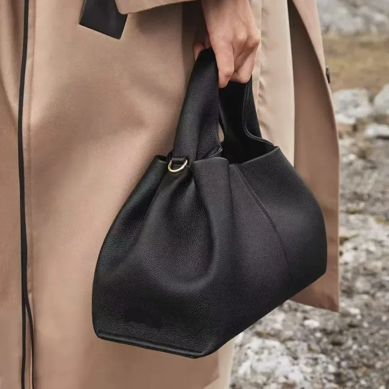 French elegant niche cloud bag, versatile, fashionable, simple, portable, single shoulder crossbody bag, commuting, dating
French elegant niche cloud bag, versatile, fashionable, simple, portable, single shoulder crossbody bag, commuting, dating
