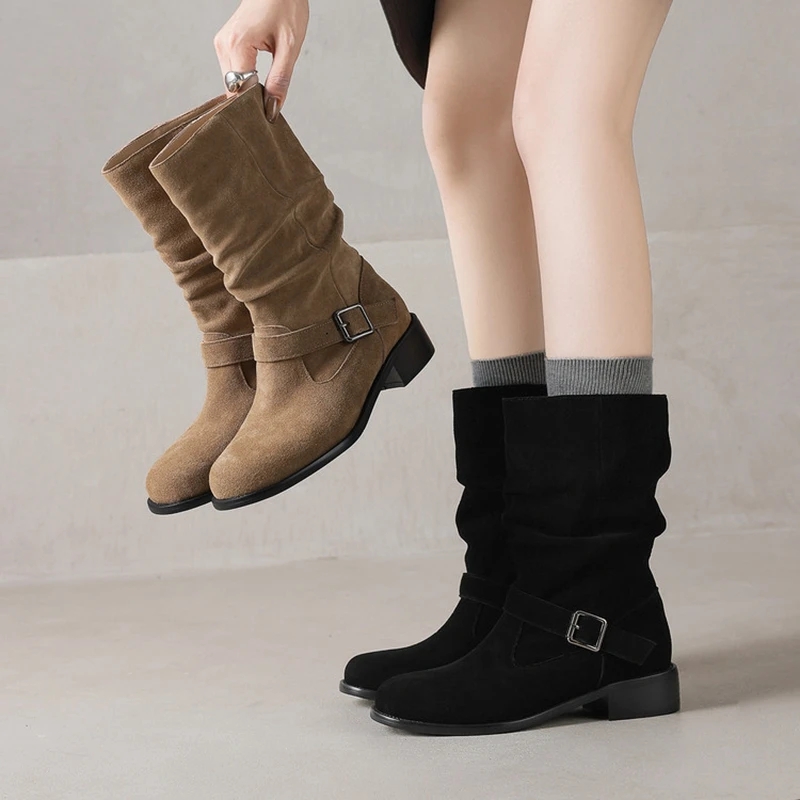 Women's new winter leather cow suede round head metal belt buckle, thick heel, middle heel, plus size motorcycle short boots
Women's new winter leather cow suede round head metal belt buckle, thick heel, middle heel, plus size motorcycle short boots