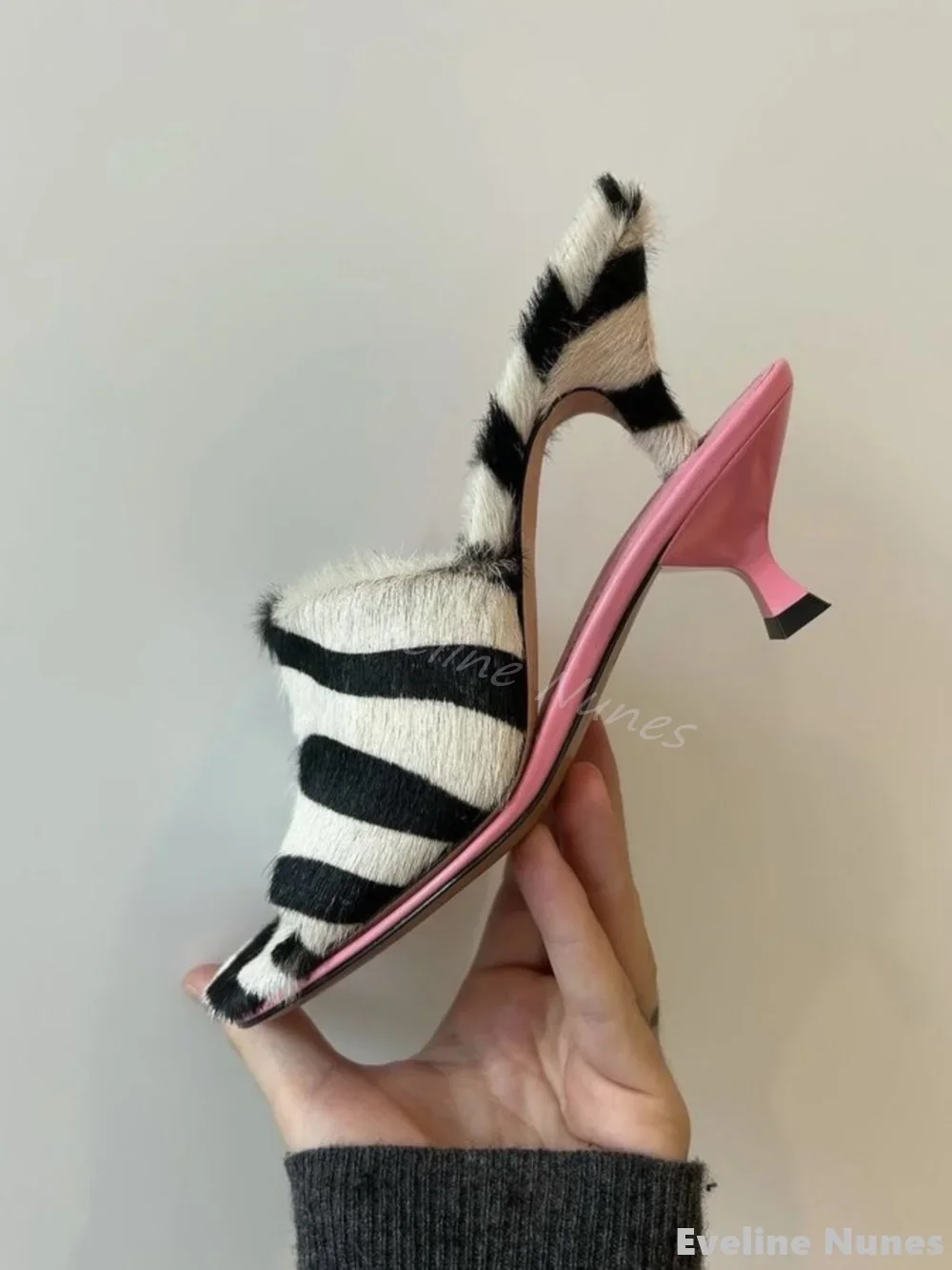 Double Layered Strange High Heels Slippers Women Fashion Open Toe Zebra Print Pink Mules Slippers 2025 Sexy Runway Party Pumps 
Double Layered Strange High Heels Slippers Women Fashion Open Toe Zebra Print Pink Mules Slippers 2025 Sexy Runway Party Pumps
