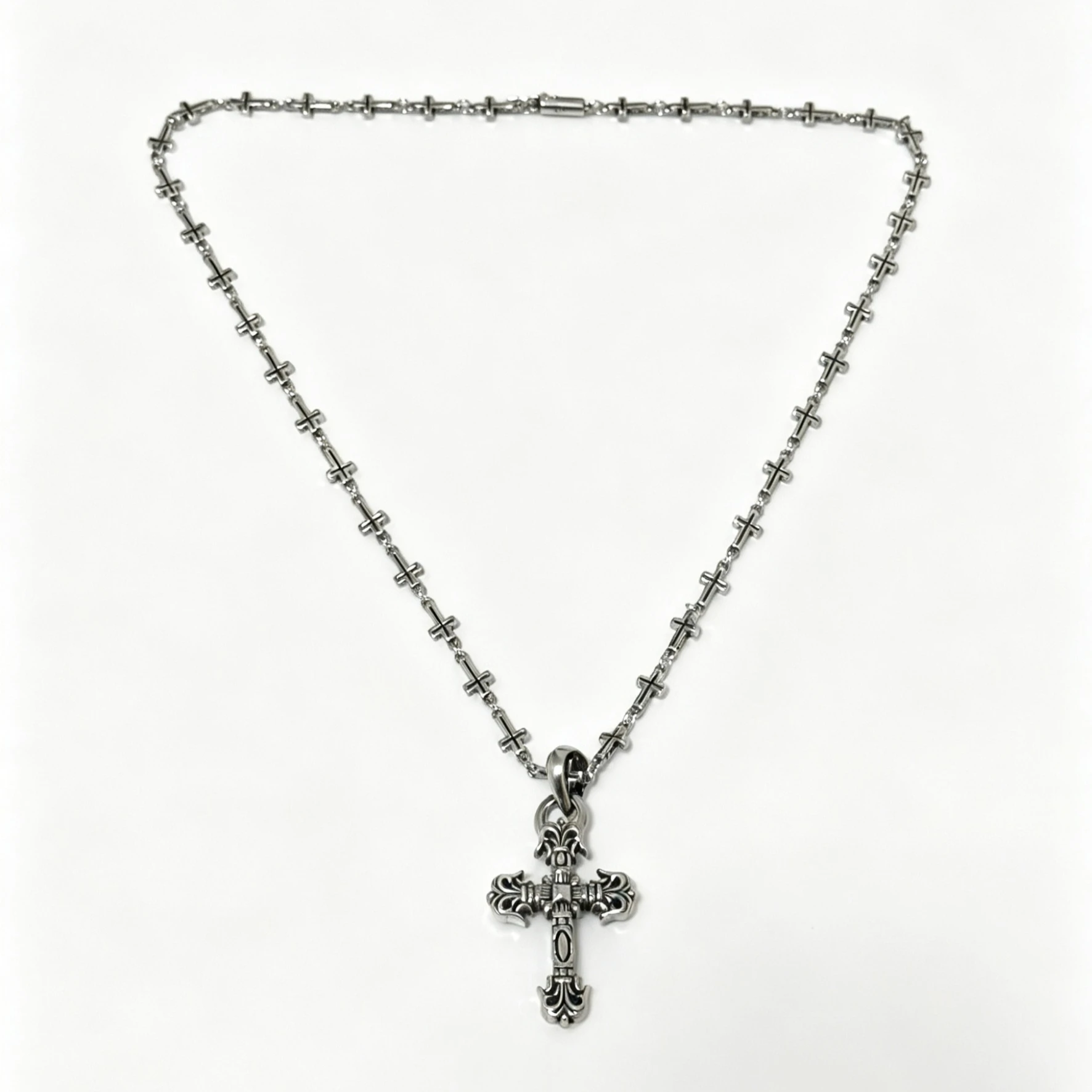 S925 sterling silver retro old charm cross pendant chain collarbone chain fashionable European and American cold wind necklace
S925 sterling silver retro old charm cross pendant chain collarbone chain fashionable European and American cold wind necklace