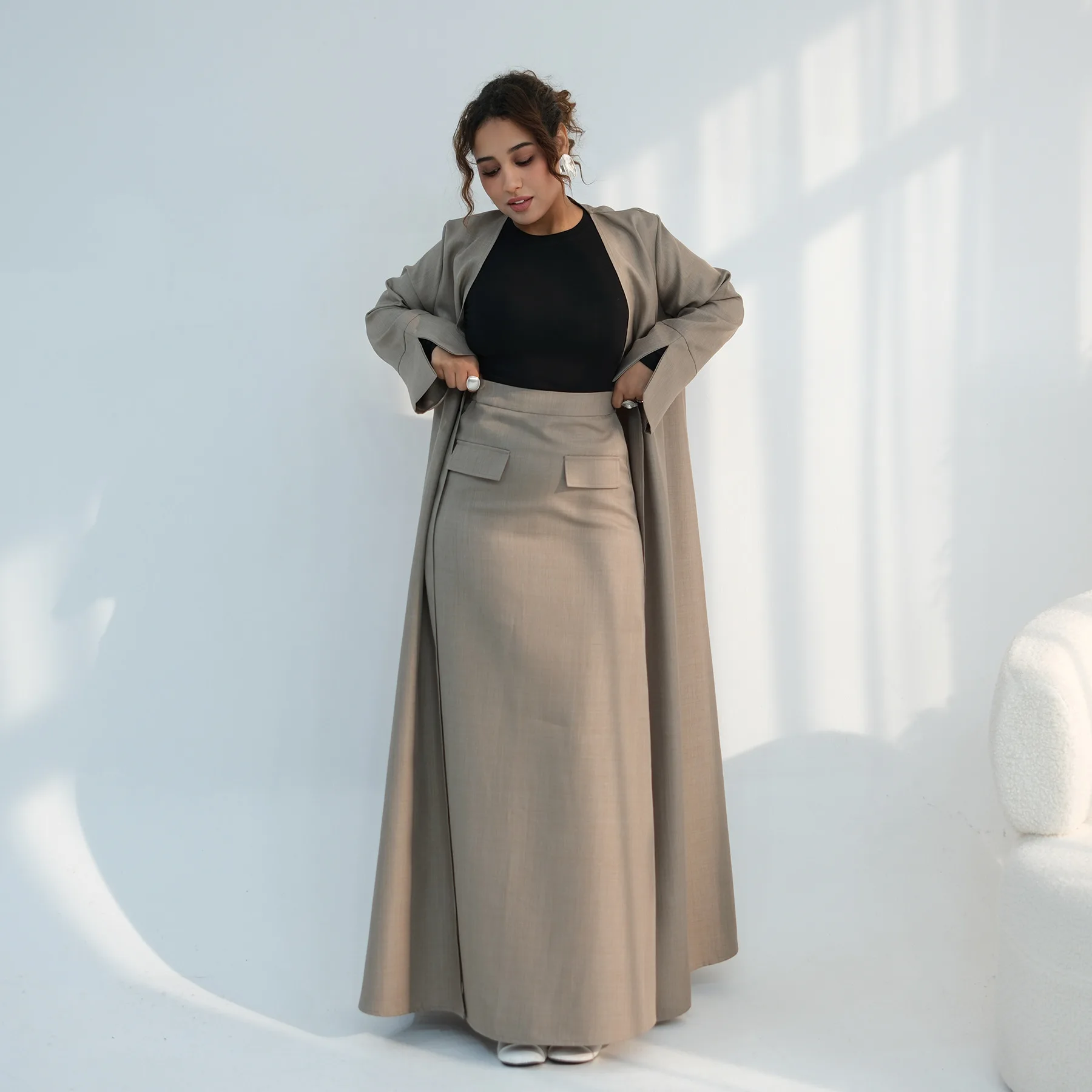 Дубайский скромный мусульманский комплект из двух предметов: женский кардиган-абайя для Рамадана, арабский кардиган, юбка миди с высокой талией
Дубайский скромный мусульманский комплект из двух предметов: женский кардиган-абайя для Рамадана, арабский кардиган, юбка миди с высокой талией