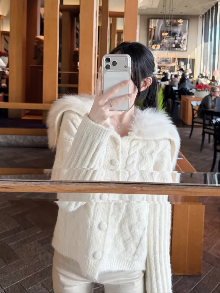 Casual Faux Fur Flip Collar Knitted Cardigan Women's Long Sleeved Single Breasted Thread Sweater Lady New Daily Commute Knitwear
Casual Faux Fur Flip Collar Knitted Cardigan Women's Long Sleeved Single Breasted Thread Sweater Lady New Daily Commute Knitwear