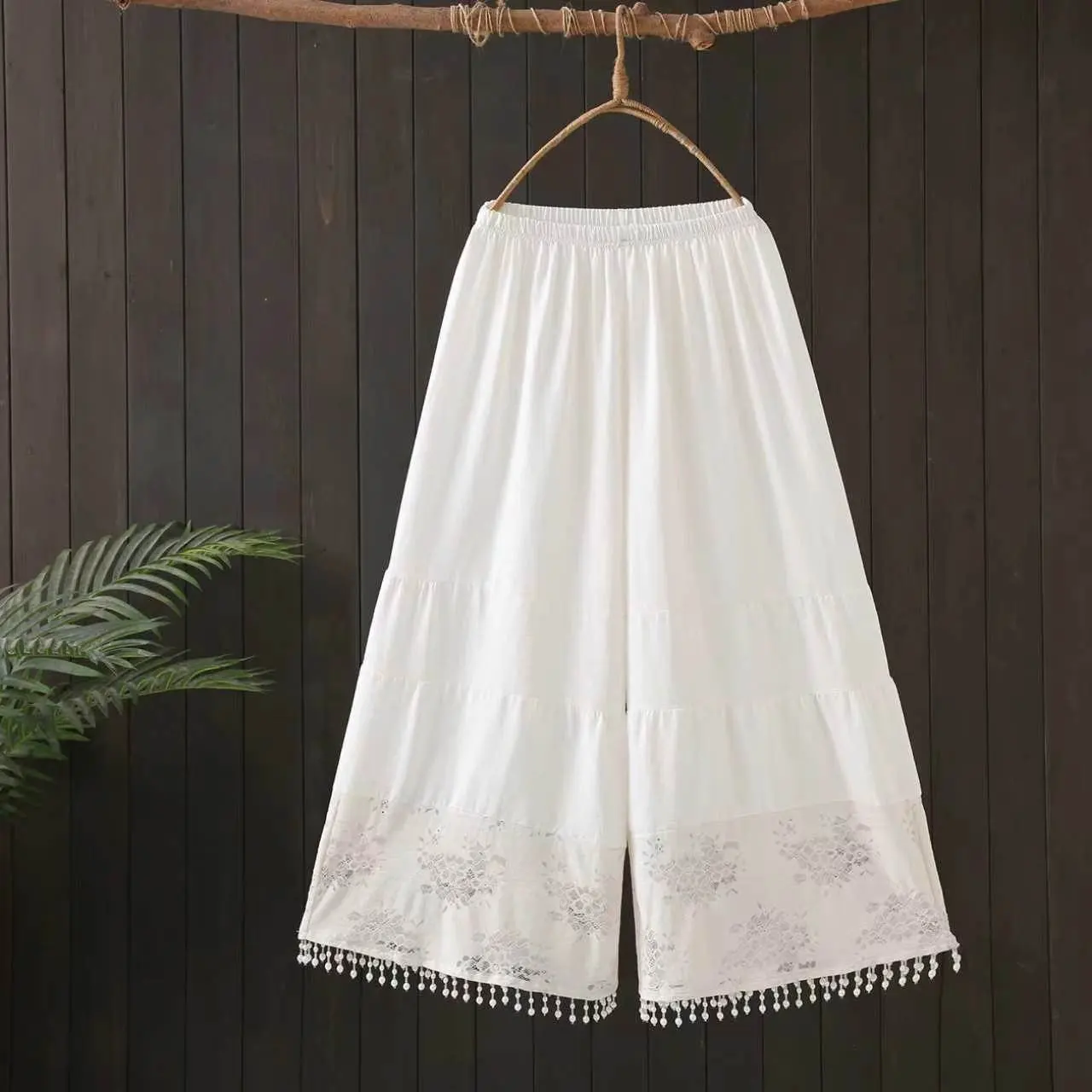 Loose Wide Leg Pants Tassel Trim Inner Wear Women Color Patchwork Layering Base Layer Pants Skirt
Loose Wide Leg Pants Tassel Trim Inner Wear Women Color Patchwork Layering Base Layer Pants Skirt