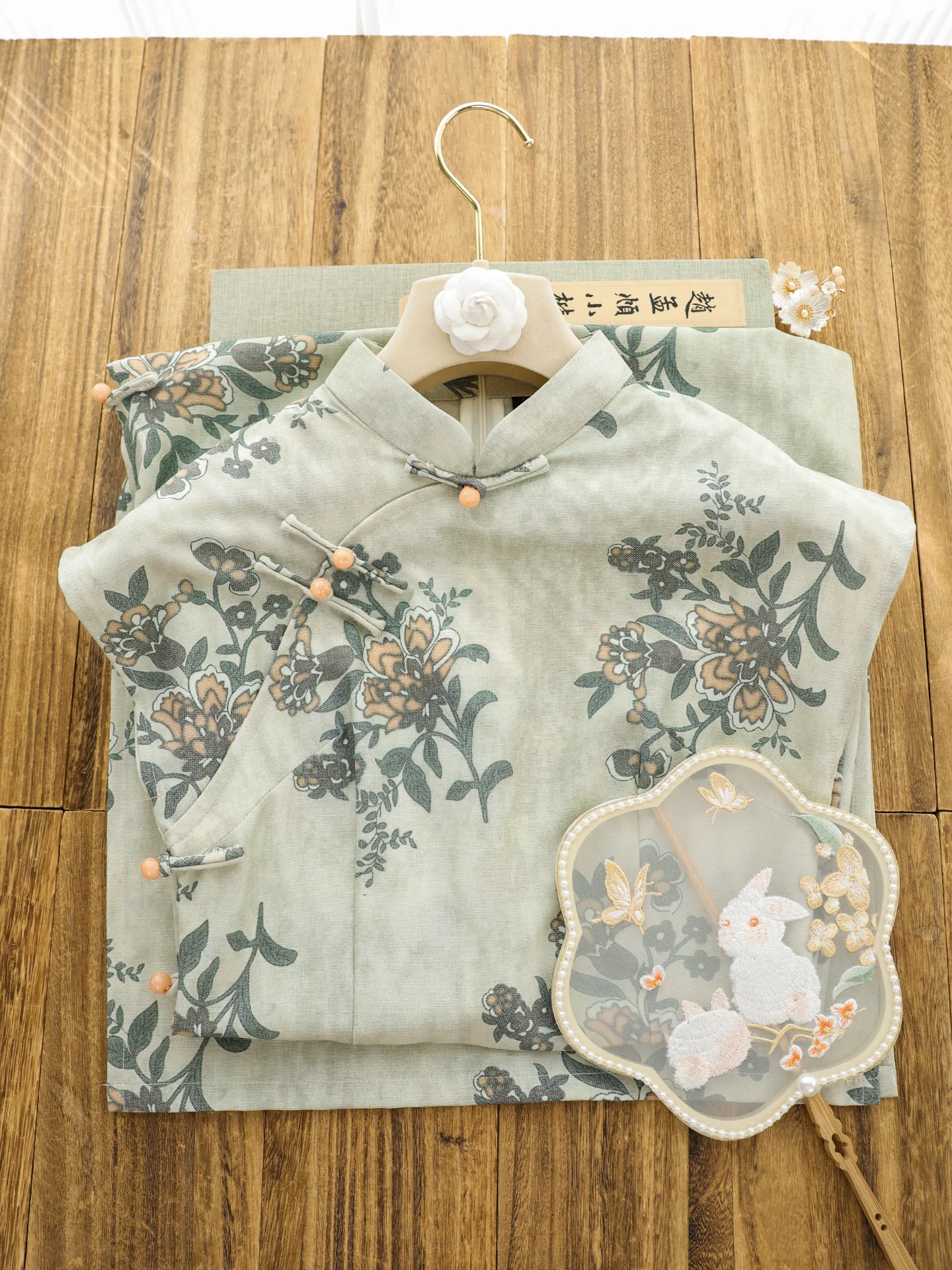 Young Women's Green Retro Chinese Style Short Sleeve Qipao Dress Daily Wear Comfortable Breathable Polyester Fiber Long Skirt
Young Women's Green Retro Chinese Style Short Sleeve Qipao Dress Daily Wear Comfortable Breathable Polyester Fiber Long Skirt