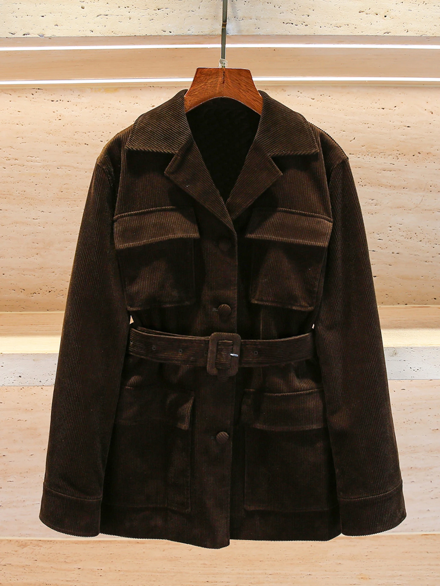 Элегантный женский вельветовый жакет с поясом и воротником-стойкой, укороченный кардиган, верхняя одежда для повседневной носки, приталенный крой, длинный рукав
Элегантный женский вельветовый жакет с поясом и воротником-стойкой, укороченный кардиган, верхняя одежда для повседневной носки, приталенный крой, длинный рукав