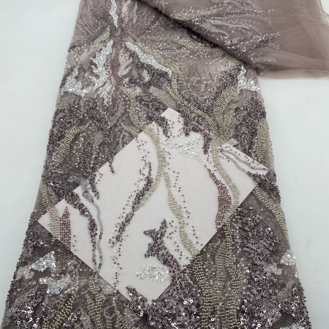 Latest African Sequins Beads Lace Fabric 2024 High Quality Lace Material French Nigerian Lace Fabrics Women Party Sewing
Latest African Sequins Beads Lace Fabric 2024 High Quality Lace Material French Nigerian Lace Fabrics Women Party Sewing