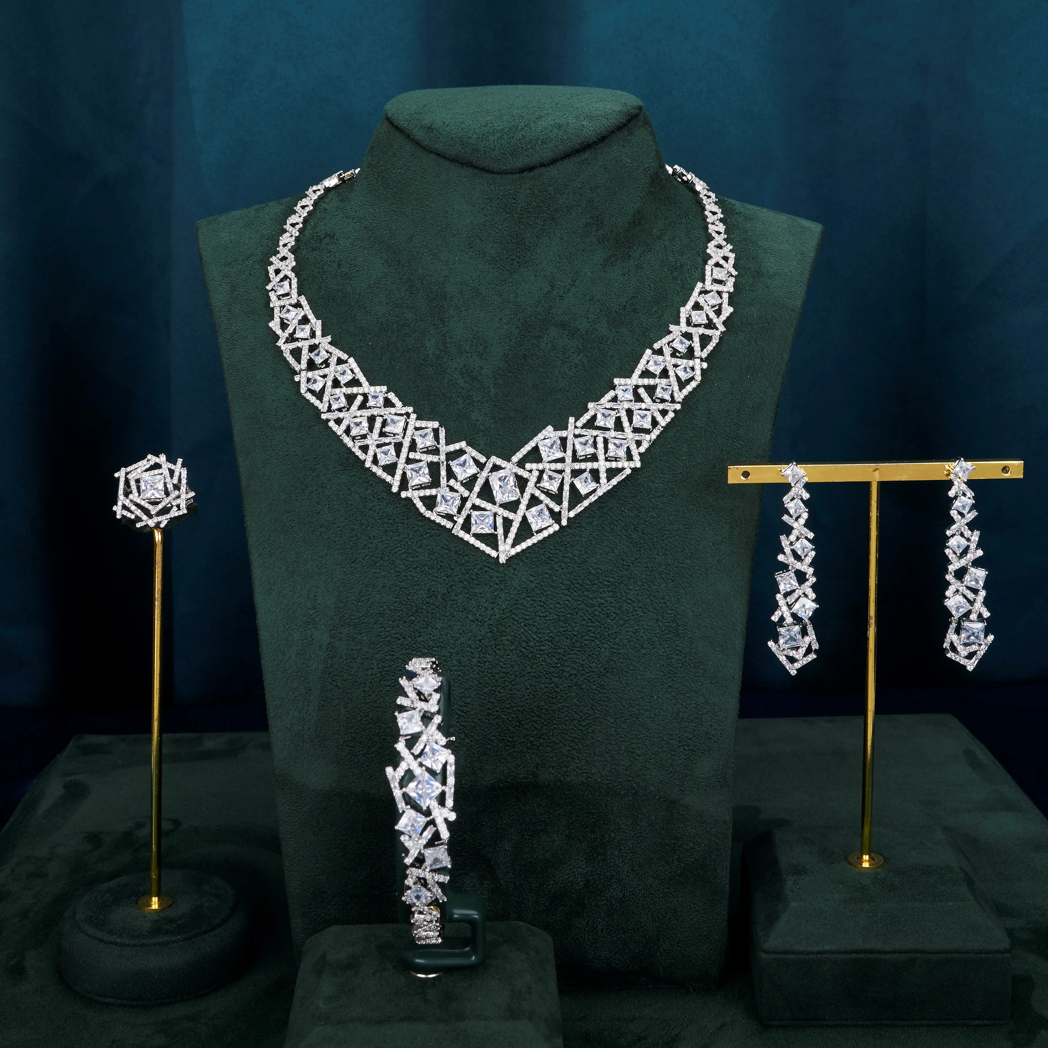 012695 Elegant 4Pcs CZ Crystal Jewelry Set Middle East Luxury Wedding Wedding & Formal Occasions African Dubai Bridal Jewelry S
012695 Elegant 4Pcs CZ Crystal Jewelry Set Middle East Luxury Wedding Wedding & Formal Occasions African Dubai Bridal Jewelry S