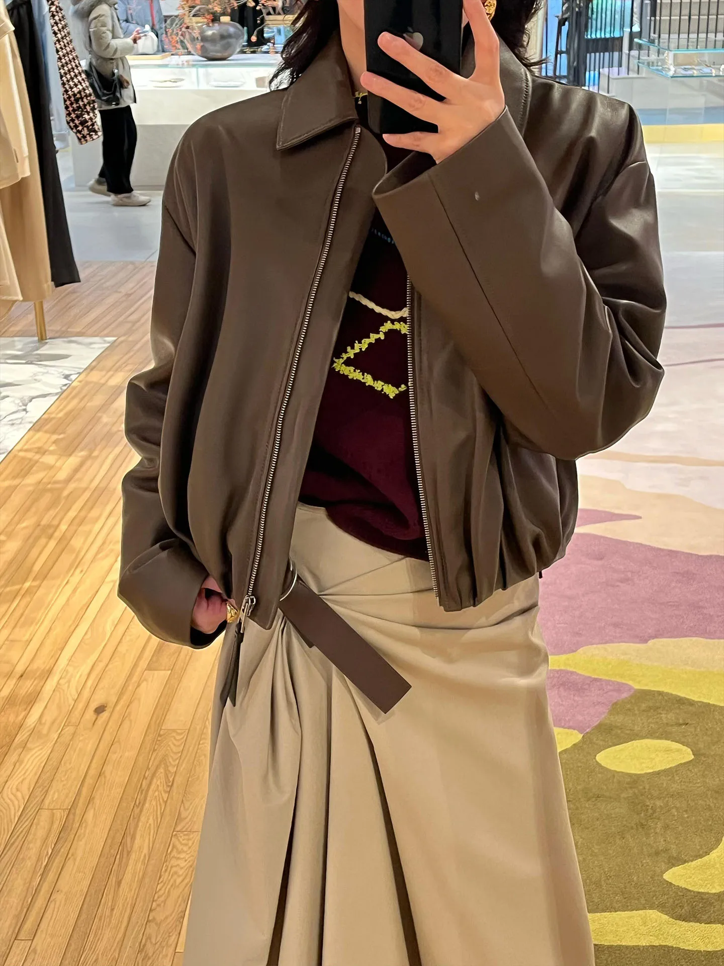 Ретро-американская кожаная куртка-косуха для женщин, цвет кофе, весна 2026, стильный воротник, модный топ для дам
Ретро-американская кожаная куртка-косуха для женщин, цвет кофе, весна 2026, стильный воротник, модный топ для дам