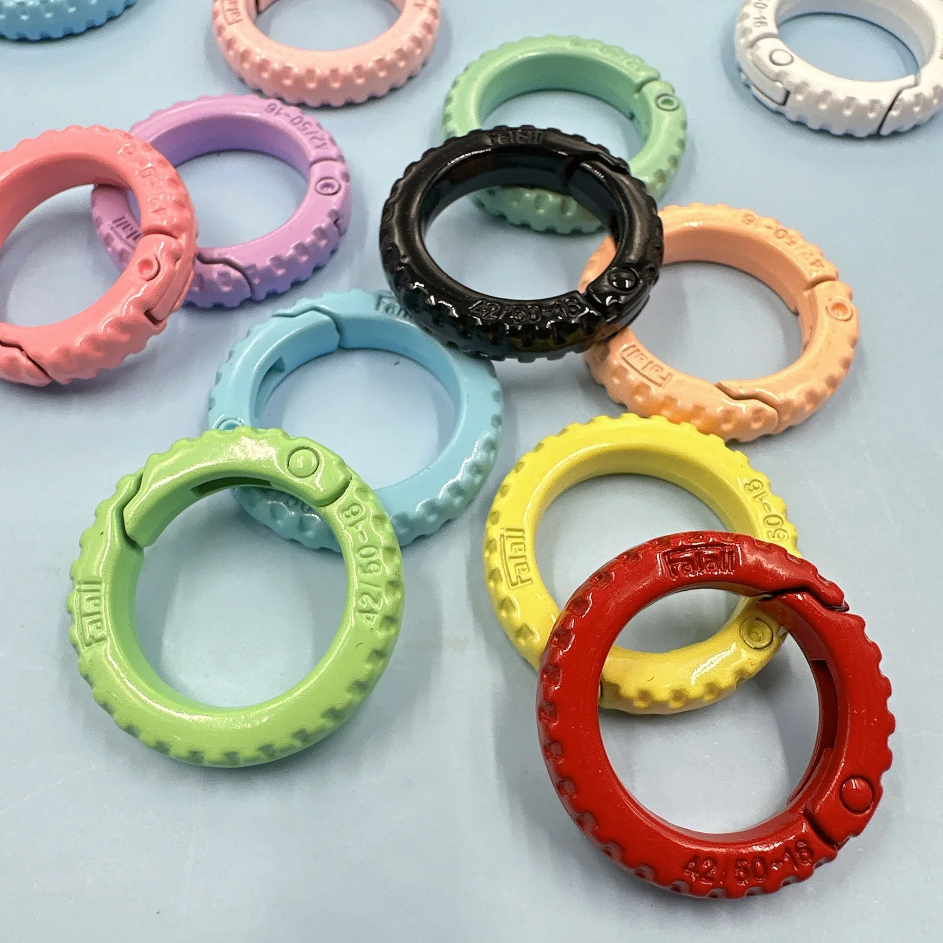 20Pcs Metal Tyre O Ring Spring Clasp Round Carabiner Hook For DIY Keychain Jewelry Handbags Craft Accessories Material Making Su
20Pcs Metal Tyre O Ring Spring Clasp Round Carabiner Hook For DIY Keychain Jewelry Handbags Craft Accessories Material Making Su