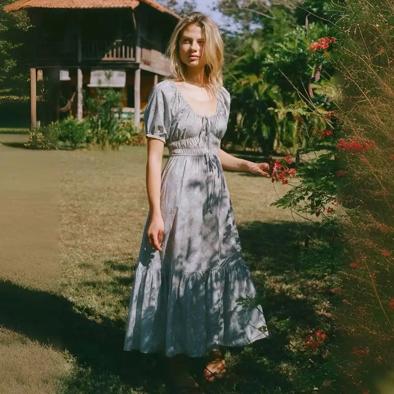 Floral Print Maxi Dress Waist Cinched Bust Flared Country Style Short Sleeve High Waist Cotton Summer Elegant A-Line Dress
Floral Print Maxi Dress Waist Cinched Bust Flared Country Style Short Sleeve High Waist Cotton Summer Elegant A-Line Dress