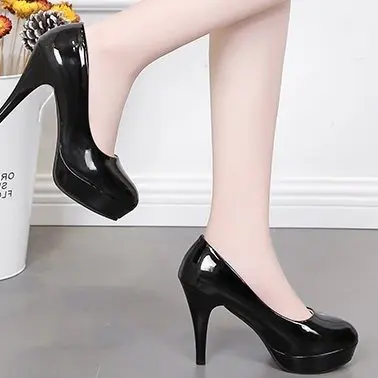 Classic High Heel Women's Thin Heel patent leather Shallow Mouth Round Toe Low Top Shoes Waterproof Platform Large Heel Shoes
Classic High Heel Women's Thin Heel patent leather Shallow Mouth Round Toe Low Top Shoes Waterproof Platform Large Heel Shoes