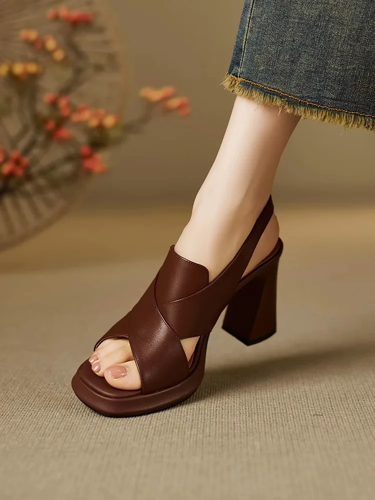 Soft Leather Chunky Heel Waterproof Platform High Heels Sandals Women's Summer New Sle Versatile Bule Toe Exposure Hollow...
Soft Leather Chunky Heel Waterproof Platform High Heels Sandals Women's Summer New Sle Versatile Bule Toe Exposure Hollow...