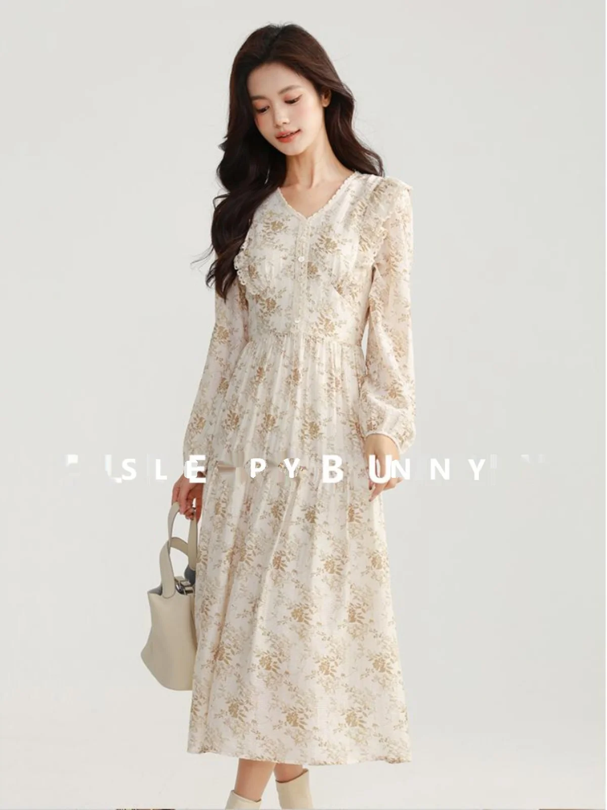 Elegant Floral Chiffon Maxi Dress Women V-Neck Long Sleeve A-Line Gown Ruffle Trim Spring Autumn Slim Waist Vintage Style Outfit
Elegant Floral Chiffon Maxi Dress Women V-Neck Long Sleeve A-Line Gown Ruffle Trim Spring Autumn Slim Waist Vintage Style Outfit