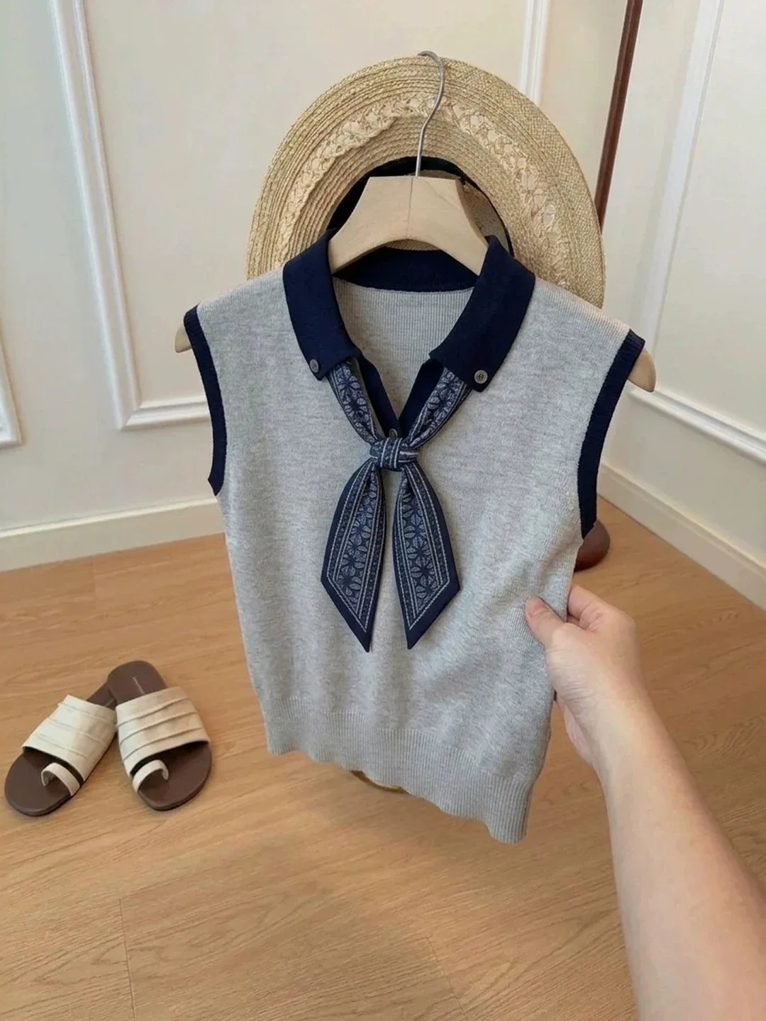 Fashionable Summer 2026 Women's Knitted Vest with Silk Scarf Belted Splice Design Korean Style Straight Cut Sleeveless Top
Fashionable Summer 2026 Women's Knitted Vest with Silk Scarf Belted Splice Design Korean Style Straight Cut Sleeveless Top