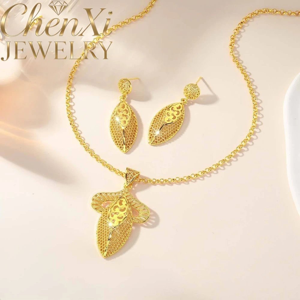 Sand Gold Oval-Shaped Flowers Hollow-Out Necklace Charms Standout Piece High-End Fashion Mascots Popular Unique Exquisite Gift
Sand Gold Oval-Shaped Flowers Hollow-Out Necklace Charms Standout Piece High-End Fashion Mascots Popular Unique Exquisite Gift