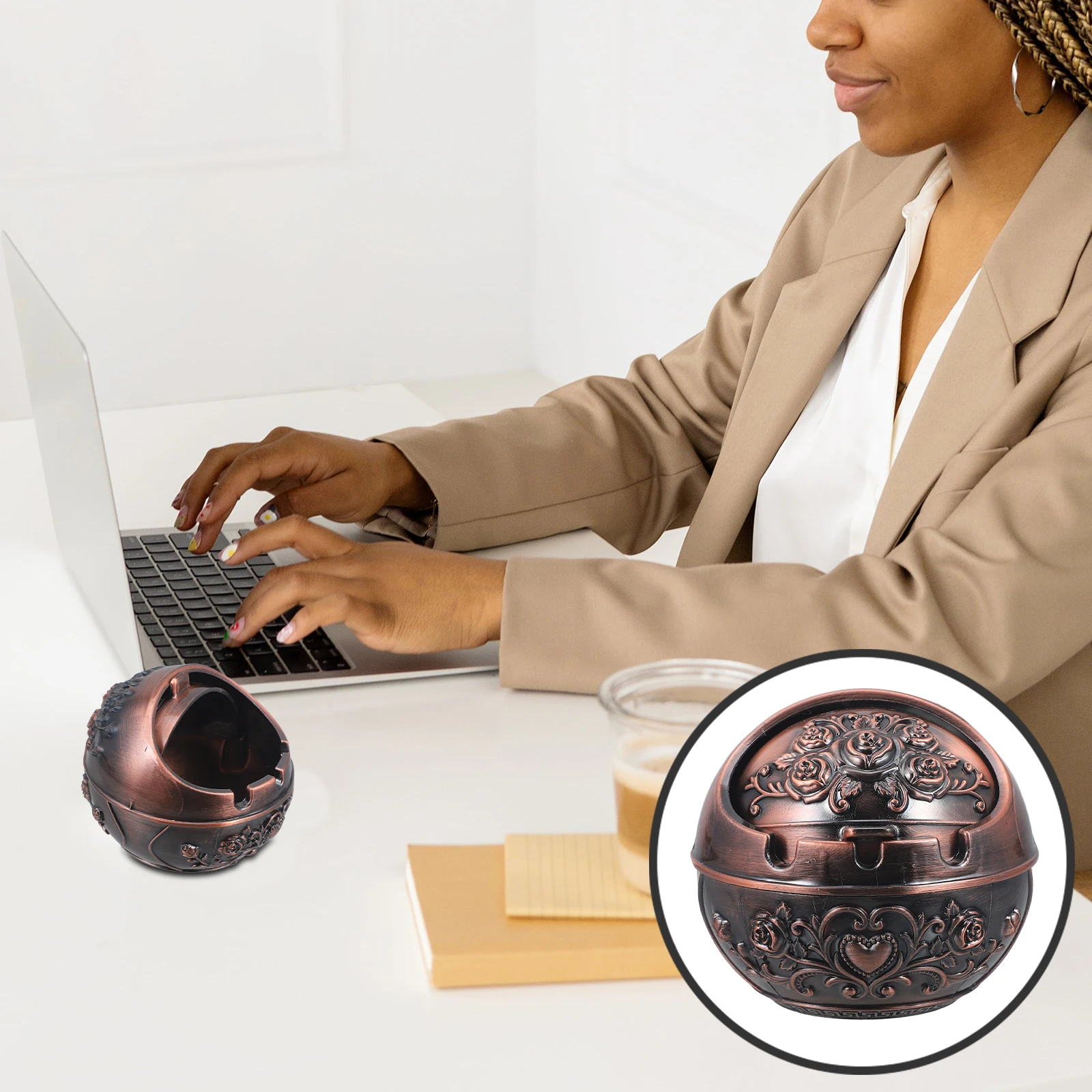 Retro Ashtray Vintage Zinc Alloy Cigarette Butt Container Windproof Desktop Decoration Creative Office Smoke Holder Unique
Retro Ashtray Vintage Zinc Alloy Cigarette Butt Container Windproof Desktop Decoration Creative Office Smoke Holder Unique
