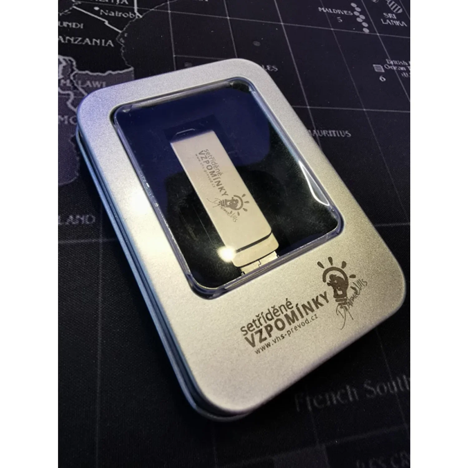 Free Custom Color Printing Leather USB3.0 16GB 32GB 64GB 256GB 512GB Flash Drive and Metal Box
Free Custom Color Printing Leather USB3.0 16GB 32GB 64GB 256GB 512GB Flash Drive and Metal Box