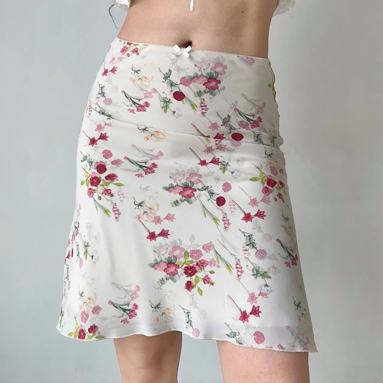 Women's Floral Print Bodycon Midi Skirt - High Waist Lightweight Fabric, Sweet Vintage Casual Skirt for Spring Summer
Women's Floral Print Bodycon Midi Skirt - High Waist Lightweight Fabric, Sweet Vintage Casual Skirt for Spring Summer