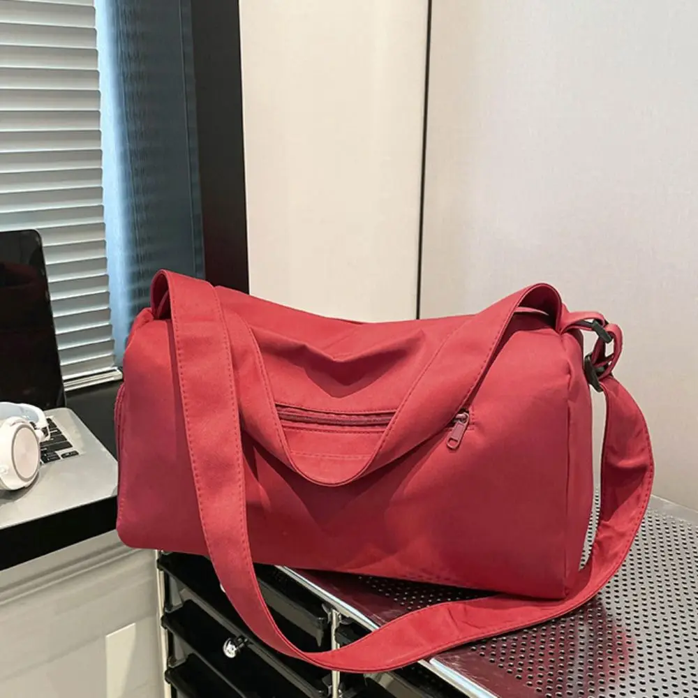 Sweet Korean Style Sports Shoulder Bag Solid Color Large Capacity Gym Fitness Bag Tote Bag Niche Design Underarm Bag Travel
Sweet Korean Style Sports Shoulder Bag Solid Color Large Capacity Gym Fitness Bag Tote Bag Niche Design Underarm Bag Travel