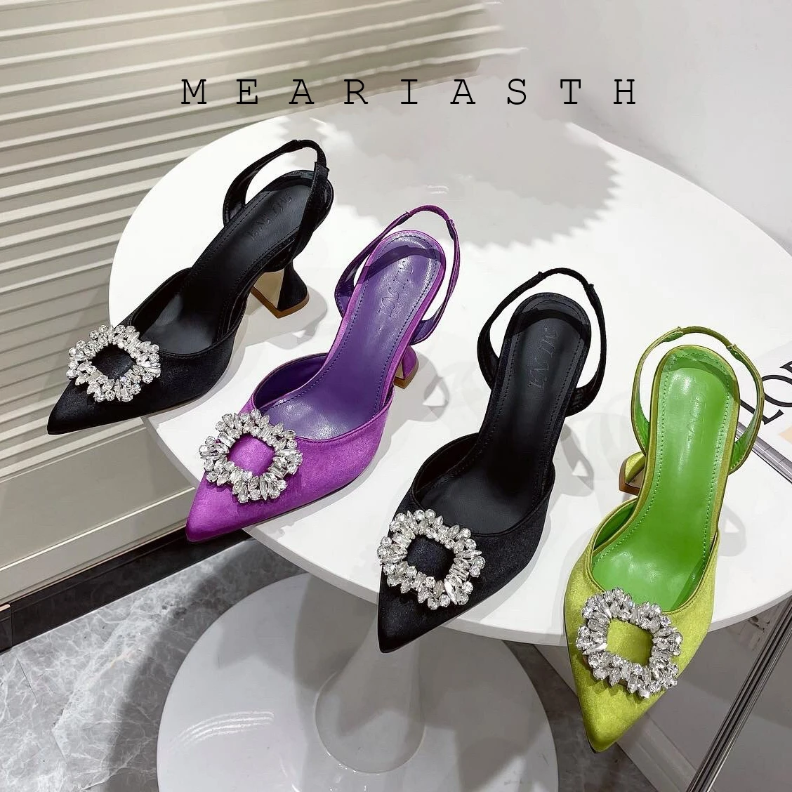 Брендовые шелковые женские туфли-лодочки с кристаллами, на высоком каблуке, летние свадебные туфли, удобные туфли на треугольном каблуке для вечеринок и свадеб
Брендовые шелковые женские туфли-лодочки с кристаллами, на высоком каблуке, летние свадебные туфли, удобные туфли на треугольном каблуке для вечеринок и свадеб