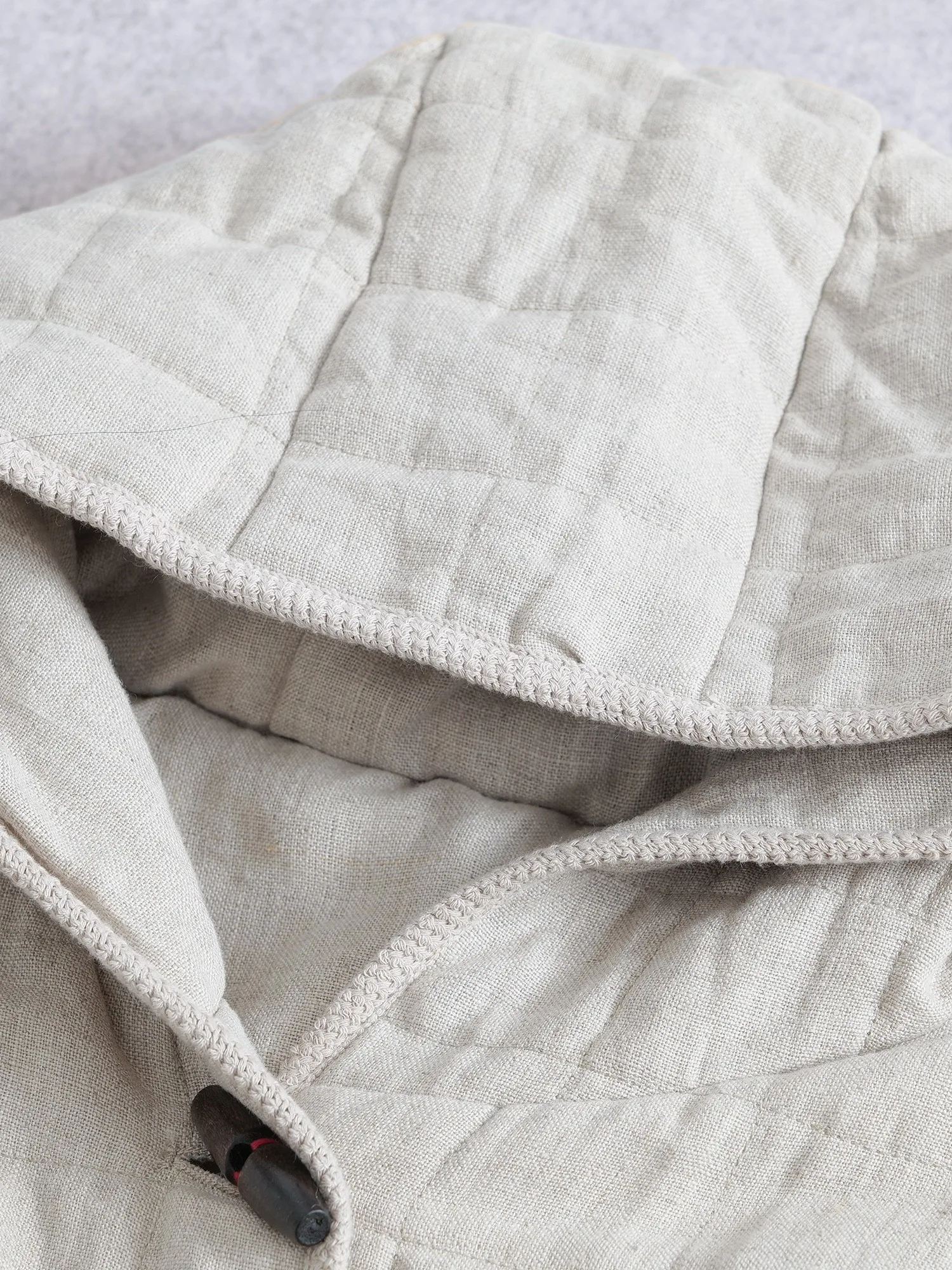 Художественное хлопковое льняное пальто большого размера в стиле ретро, стеганое хлопковое пальто на пуговицах, Thiened, зимнее длинное пальто с капюшоном на одной пуговице
Художественное хлопковое льняное пальто большого размера в стиле ретро, стеганое хлопковое пальто на пуговицах, Thiened, зимнее длинное пальто с капюшоном на одной пуговице