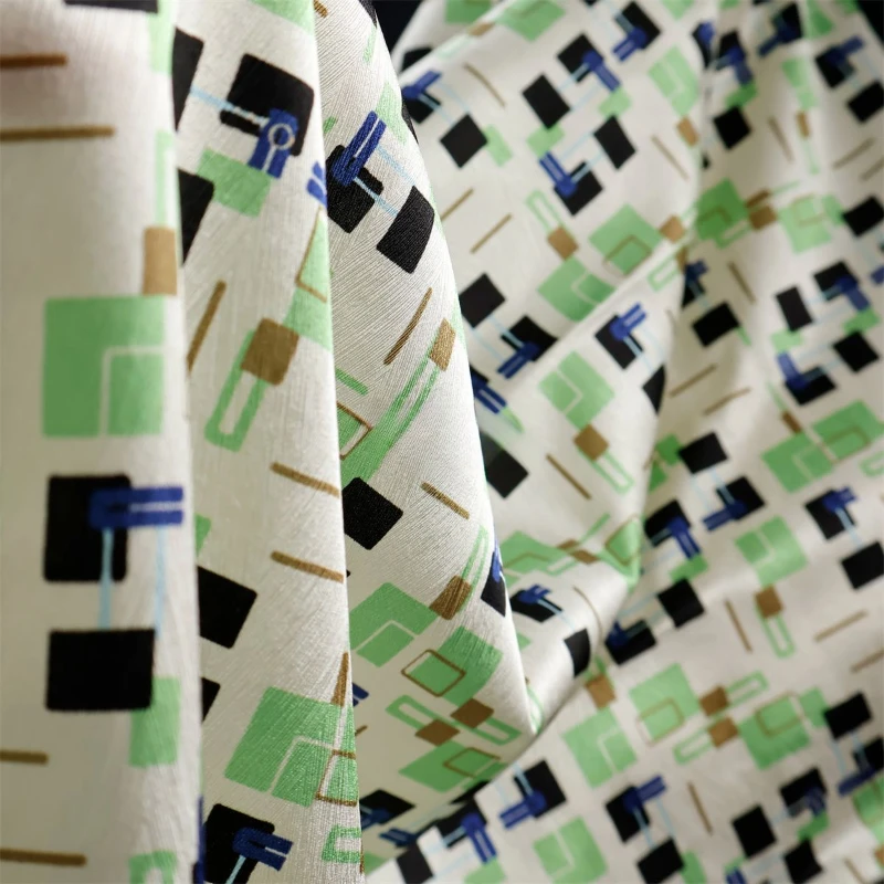 19mm Silk White Background Green Black Blue Geometric Fabric Cheongsam Dress Half Skirt Fabric
19mm Silk White Background Green Black Blue Geometric Fabric Cheongsam Dress Half Skirt Fabric