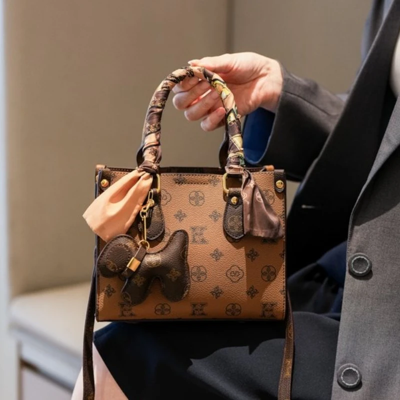 Модные европейские и американские сумки для покупок с цветочным принтом, высококачественные пригородные сумки-тоут, ручные сумки через плечо для женщин
Модные европейские и американские сумки для покупок с цветочным принтом, высококачественные пригородные сумки-тоут, ручные сумки через плечо для женщин