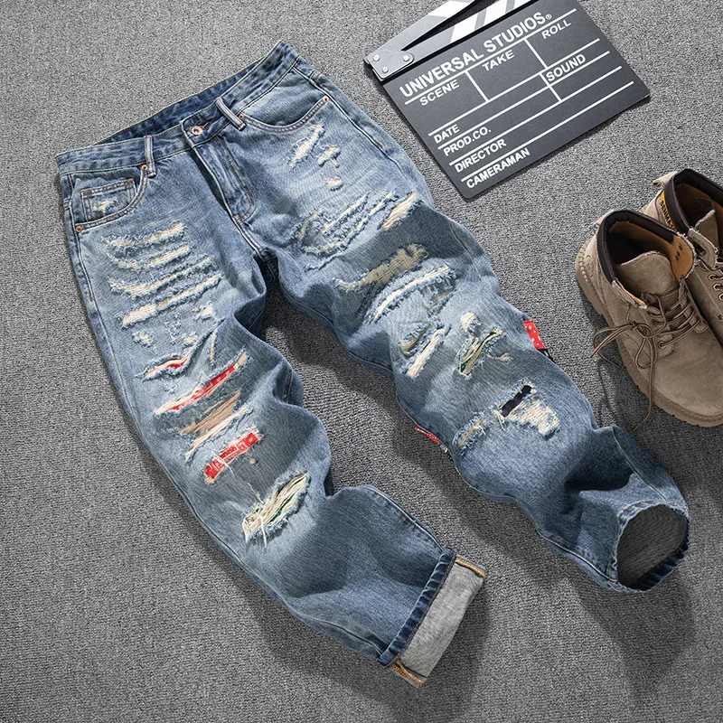 Retro jeans for men, loose straight leg, fashionable, with torn holes and scraped patches, handsome and high-end pants design
Retro jeans for men, loose straight leg, fashionable, with torn holes and scraped patches, handsome and high-end pants design