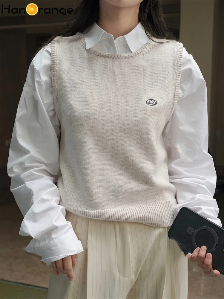 HanOrange 2025 Spring Fashion Embroidered O-Neck Wool Knitted Tank Top Women Soft Loose Sleeveless Sweater Off White/Black Gray
HanOrange 2025 Spring Fashion Embroidered O-Neck Wool Knitted Tank Top Women Soft Loose Sleeveless Sweater Off White/Black Gray