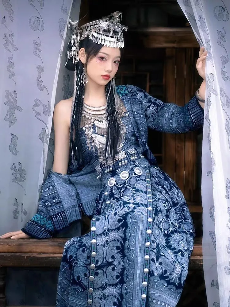 Ethnic costume female batik strapless performance style travel photography
Ethnic costume female batik strapless performance style travel photography