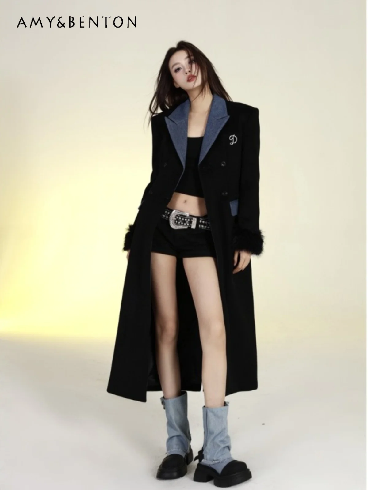 2025 Spring and Autumn New Korean Commuter Style Waist-Cinching Design Denim Patchwork Long Black Blue Wool Coat
2025 Spring and Autumn New Korean Commuter Style Waist-Cinching Design Denim Patchwork Long Black Blue Wool Coat