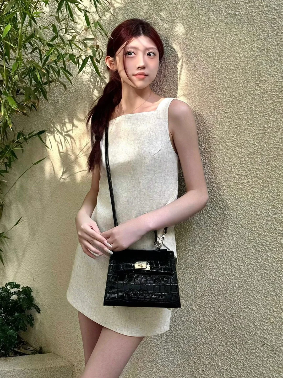 Elegant Light Luxury Sleeveless Women's Top And Short Skirt Set in Apricot Color for Summer 2026 Design Sensation Two-Piece Set
Elegant Light Luxury Sleeveless Women's Top And Short Skirt Set in Apricot Color for Summer 2026 Design Sensation Two-Piece Set