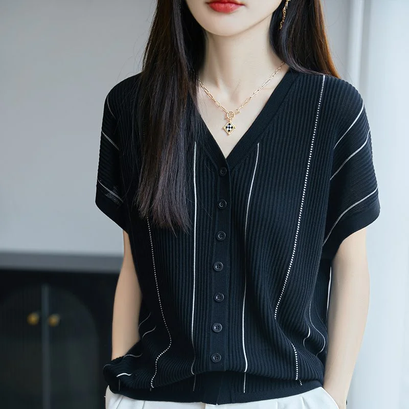 Contrasting color short-sleeved V-neck Tennis Sweater for women loose slim top thin T-shirt fashionable small shirt
Contrasting color short-sleeved V-neck Tennis Sweater for women loose slim top thin T-shirt fashionable small shirt