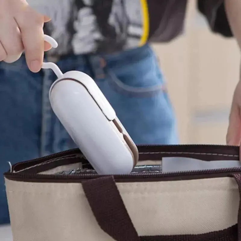 New 1PCS Portable Mini Electric Heat Sealer Sealing Machine Household Plastic Bag Cutter
New 1PCS Portable Mini Electric Heat Sealer Sealing Machine Household Plastic Bag Cutter
