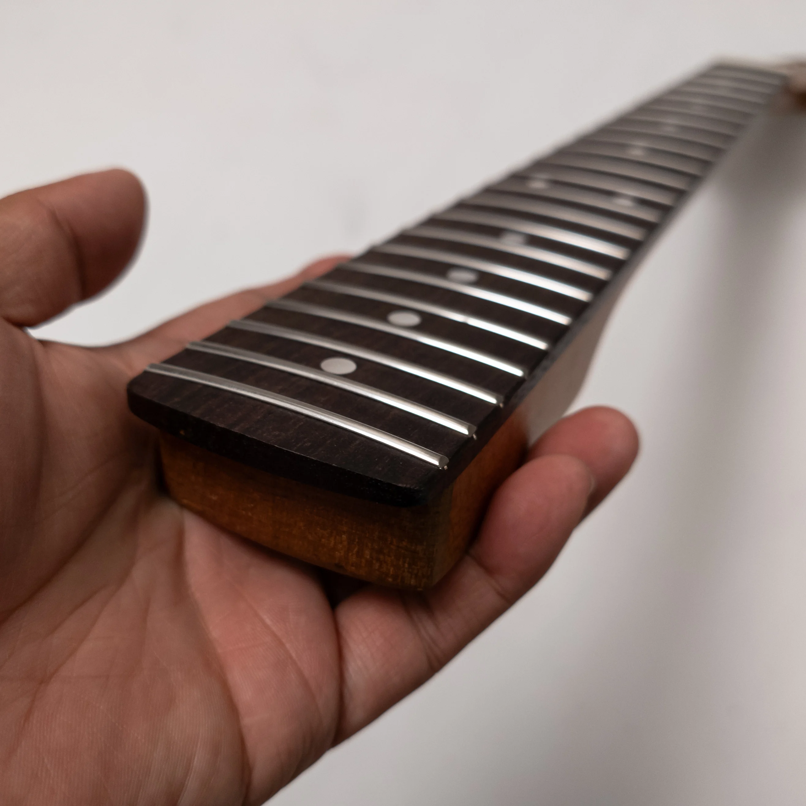 25.5" Roasted Flame Maple Guitar Neck 22 Stainless Steel Frets Rosewood Fingerboard 9.5'' Radius Bone Nut
25.5" Roasted Flame Maple Guitar Neck 22 Stainless Steel Frets Rosewood Fingerboard 9.5'' Radius Bone Nut