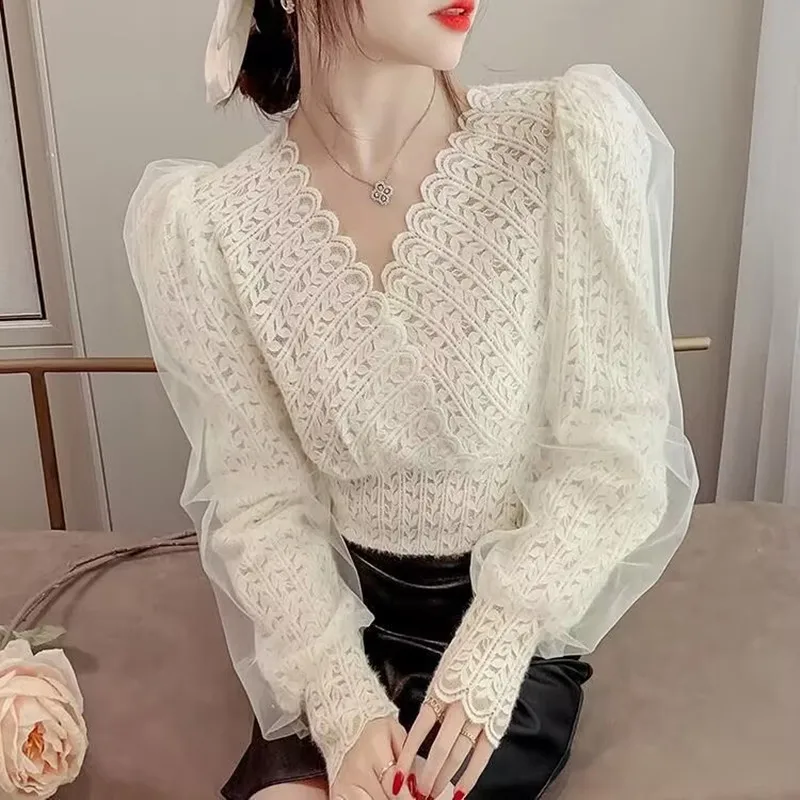 2025 Women Lace V-Neck Short T-shirt New Spring Autumn Long Sleeve Elegant Shirt Blouse Female Puff Sleeve White Base Shirt
2025 Women Lace V-Neck Short T-shirt New Spring Autumn Long Sleeve Elegant Shirt Blouse Female Puff Sleeve White Base Shirt