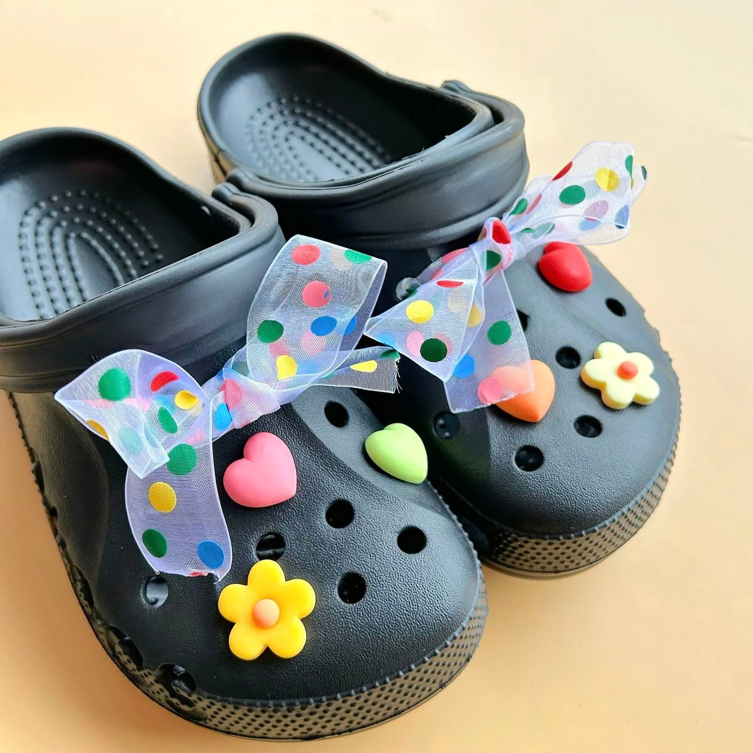 Polka Dot Bow Flower Set Charms for Crocs Lovely Adornment for Clogs Sandals Ins Popular Footwear Decoration DIY Christmas Gift
Polka Dot Bow Flower Set Charms for Crocs Lovely Adornment for Clogs Sandals Ins Popular Footwear Decoration DIY Christmas Gift