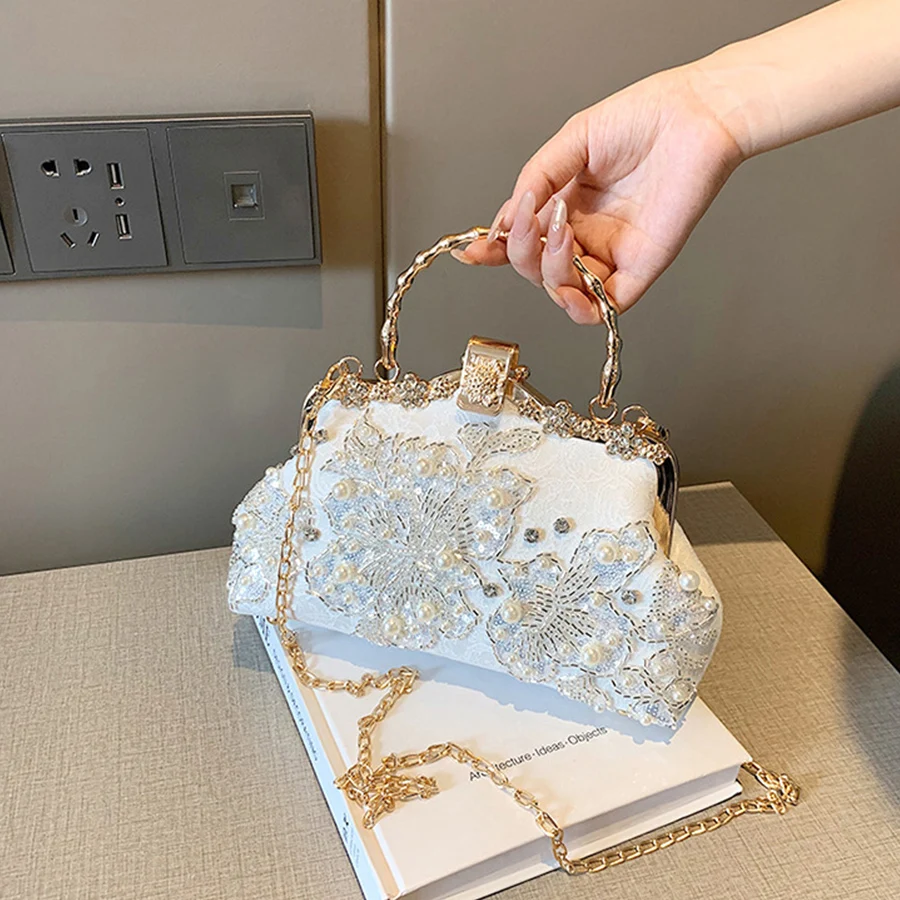 Pearl Embroidered Flower Bamboo Handle Handbag Chinese Style Women Evening Bags Women Clutch Purse Chains Shoulder Bags Wedding
Pearl Embroidered Flower Bamboo Handle Handbag Chinese Style Women Evening Bags Women Clutch Purse Chains Shoulder Bags Wedding