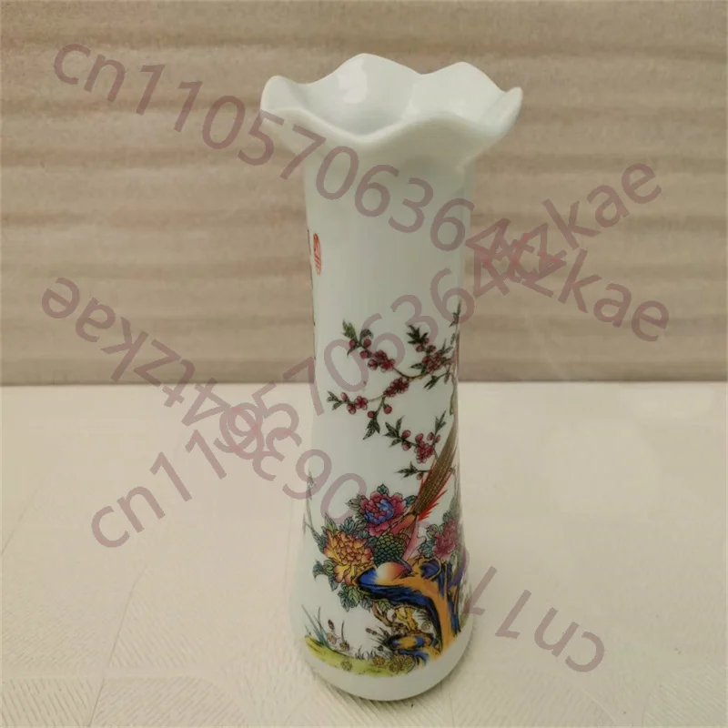 Китайская антикварная розовая фарфоровая ваза с цветочным и птичьим орнаментом, традиционное азиатское декоративное украшение, коллекционный предмет.
Китайская антикварная розовая фарфоровая ваза с цветочным и птичьим орнаментом, традиционное азиатское декоративное украшение, коллекционный предмет.