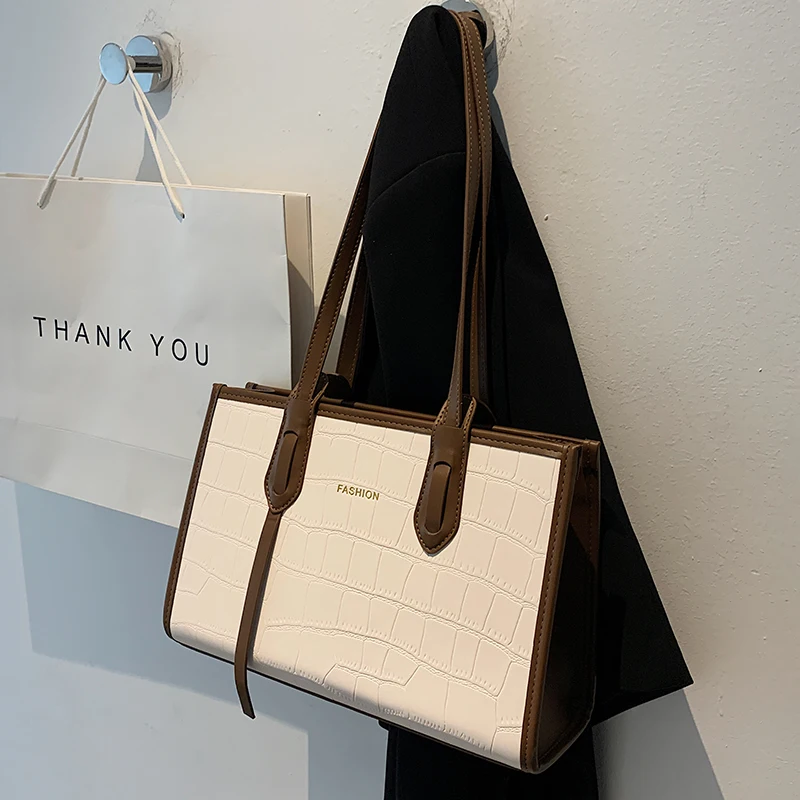 Women's Spring Summer Large Capacity Bag 2024 New Trendy Fashionable Handheld Shoulder Bag Versatile PU Small Commuting Tote Bag
Women's Spring Summer Large Capacity Bag 2024 New Trendy Fashionable Handheld Shoulder Bag Versatile PU Small Commuting Tote Bag