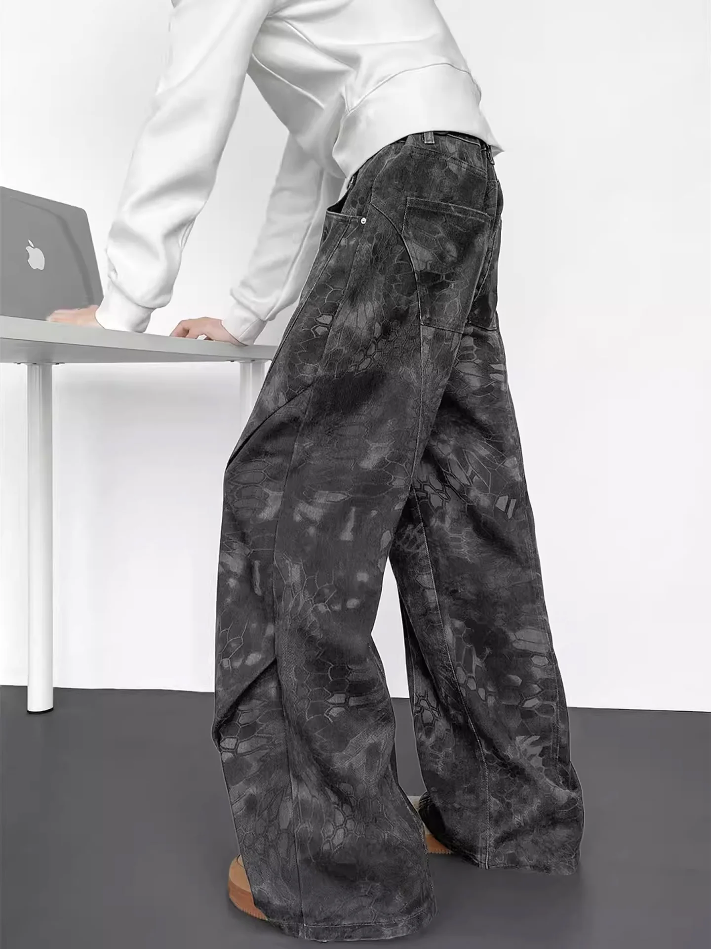 Waed Bla Men's Jeans Spring Casual Wide Leg Straight Cut Print Design Deconstructed Patchwork mid Waist Cotton Denim
Waed Bla Men's Jeans Spring Casual Wide Leg Straight Cut Print Design Deconstructed Patchwork mid Waist Cotton Denim
