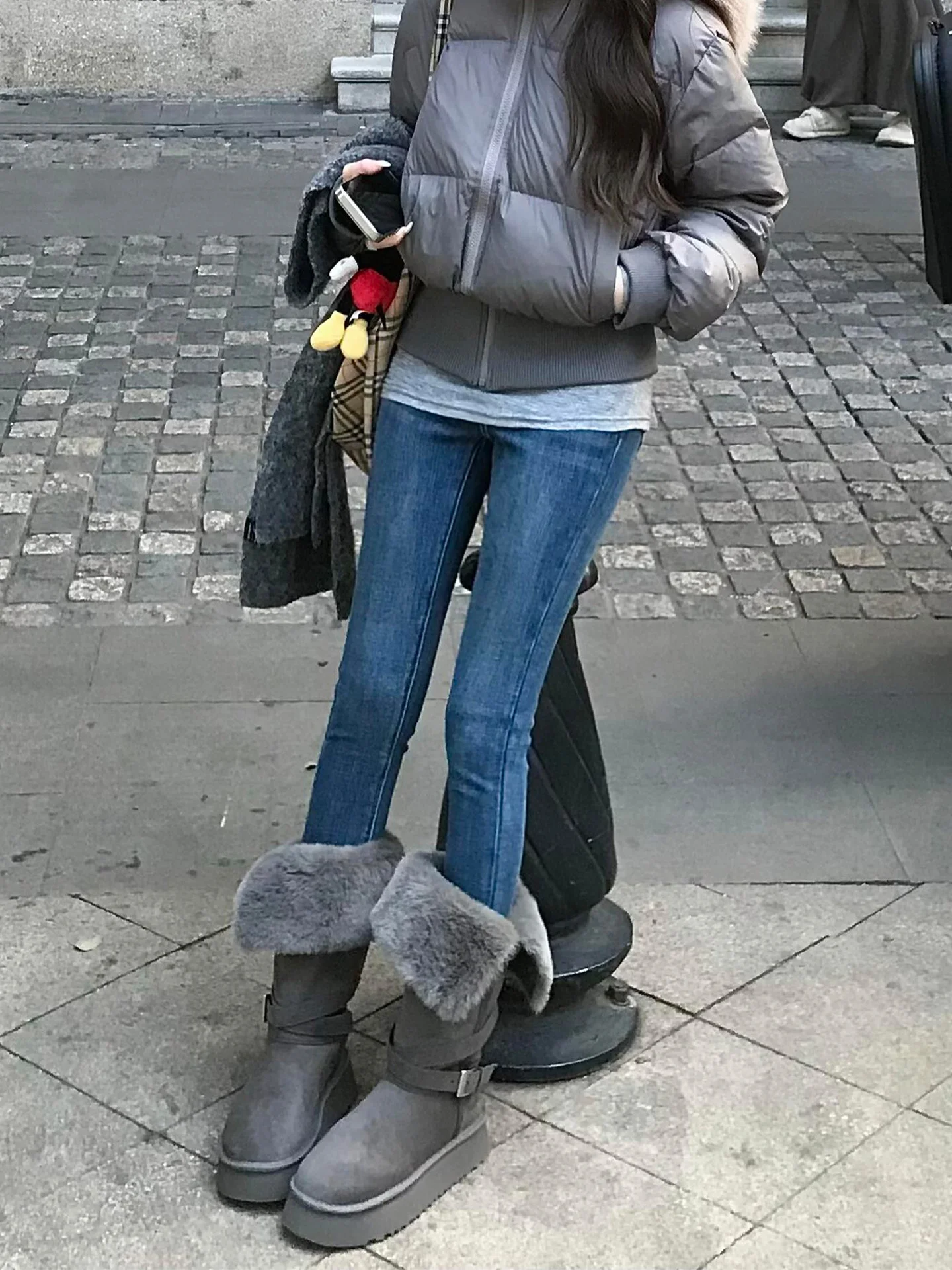 Ретро-синие узкие джинсы-карго женские, весна 2026, новинка, облегающие брюки-карандаш, утягивающие, с высокой талией, джинсовые, повседневные, однотонные
Ретро-синие узкие джинсы-карго женские, весна 2026, новинка, облегающие брюки-карандаш, утягивающие, с высокой талией, джинсовые, повседневные, однотонные