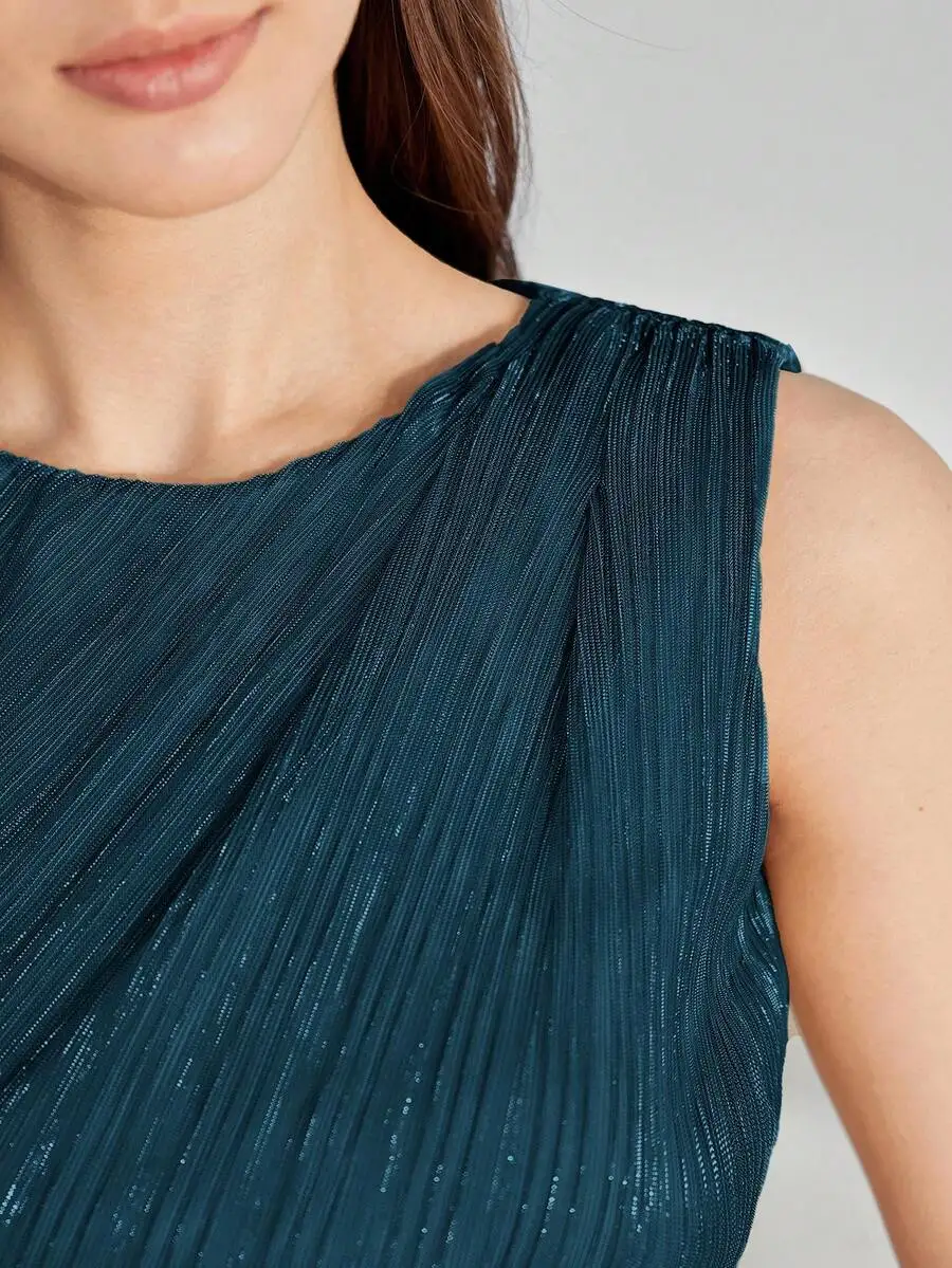 Sleeveless Premium Pleated Bias-Cut Dress With Textured Fabric For Women
Sleeveless Premium Pleated Bias-Cut Dress With Textured Fabric For Women