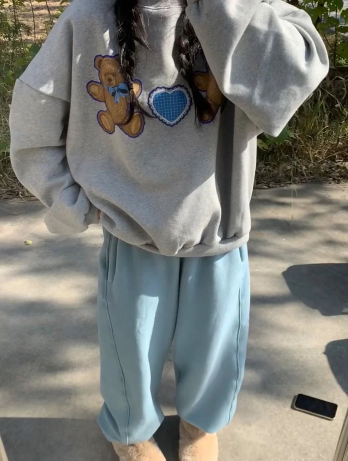 Женская толстовка с капюшоном на флисовой подкладке с принтом в виде мультяшного медведя и сердца, оверсайз, с круглым вырезом, длинными рукавами, для повседневной носки, осень-зима
Женская толстовка с капюшоном на флисовой подкладке с принтом в виде мультяшного медведя и сердца, оверсайз, с круглым вырезом, длинными рукавами, для повседневной носки, осень-зима