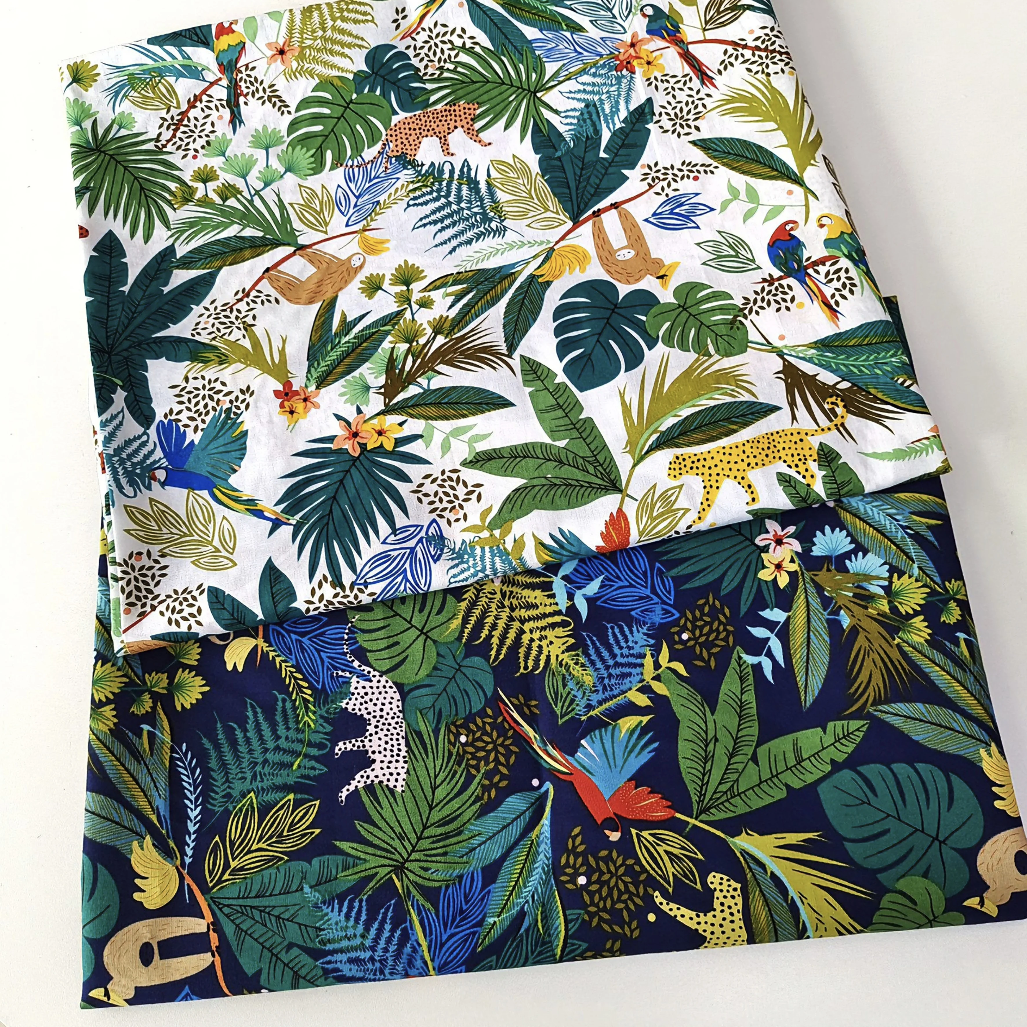 Ткань с принтом тропических животных джунглей, хлопковая ткань с листьями джунглей, леопардовым узором в виде попугая, ткань для шитья платья, домашний декор на метр
Ткань с принтом тропических животных джунглей, хлопковая ткань с листьями джунглей, леопардовым узором в виде попугая, ткань для шитья платья, домашний декор на метр